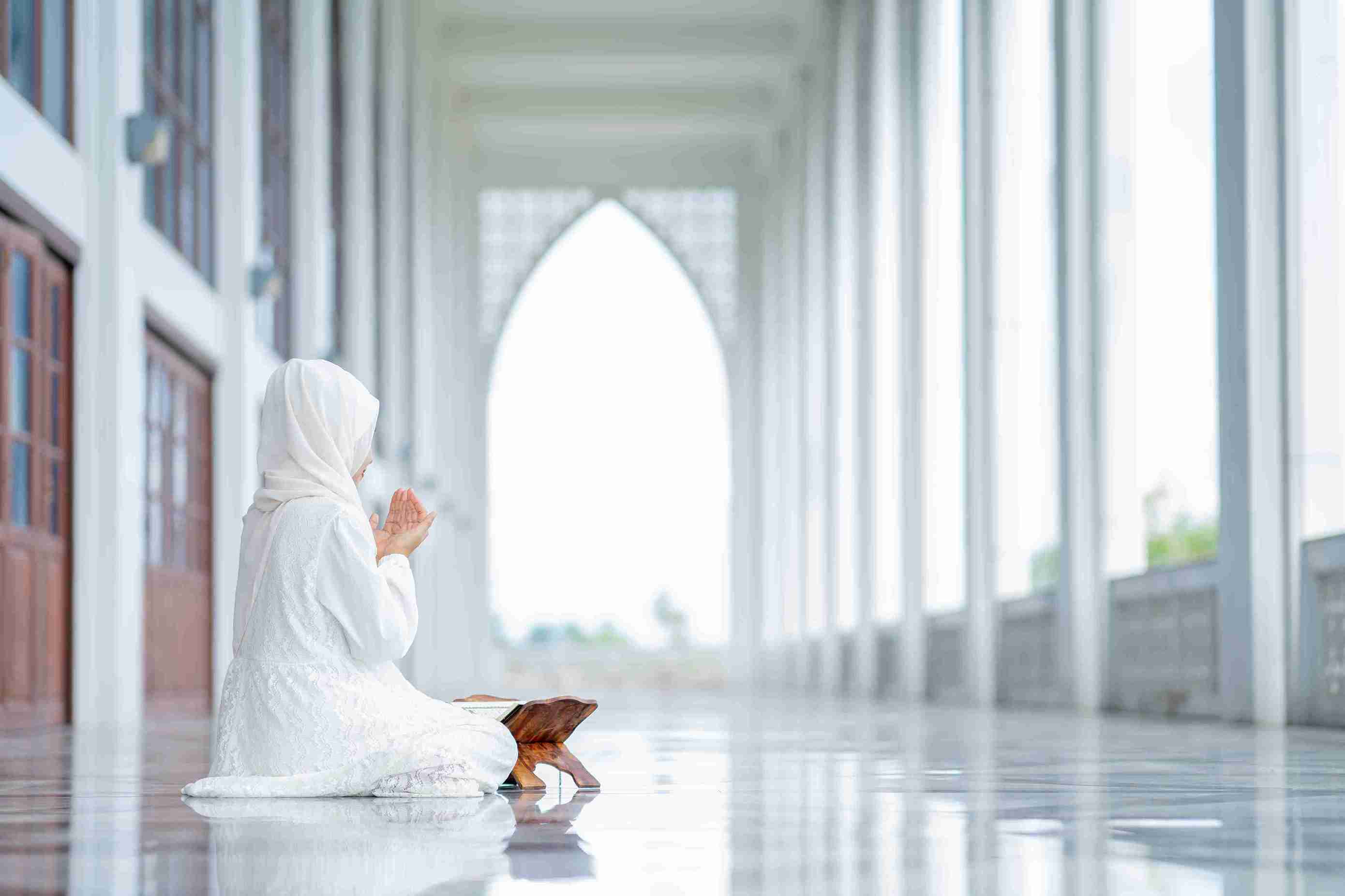 10 Ustadzah Terkenal di Indonesia